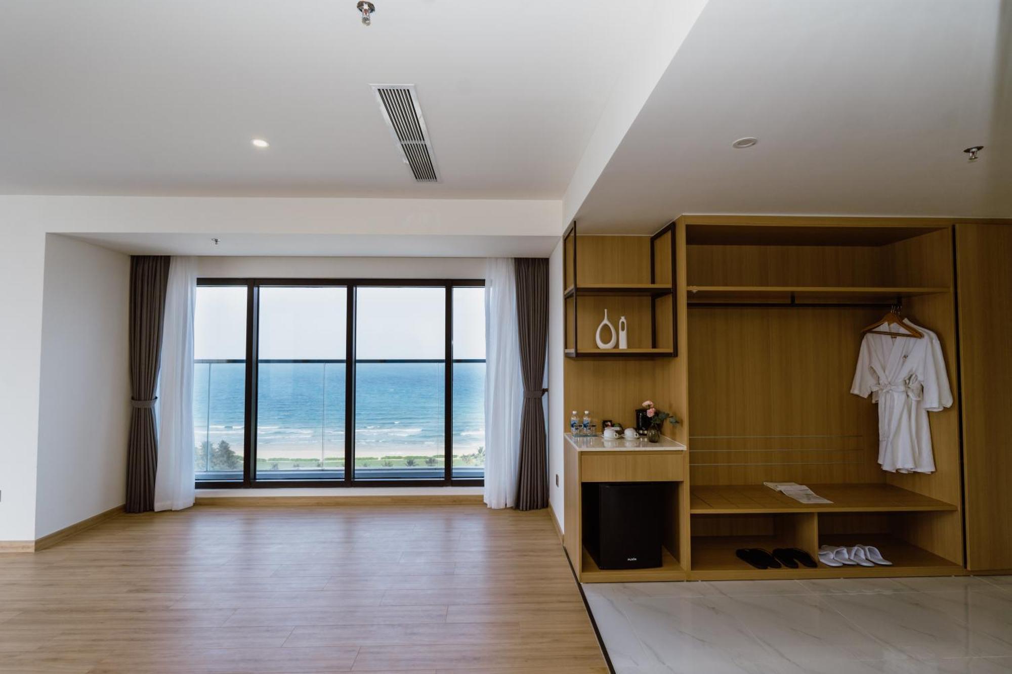 Aquamarine Beachfront Resort & Spa 깜라인 외부 사진