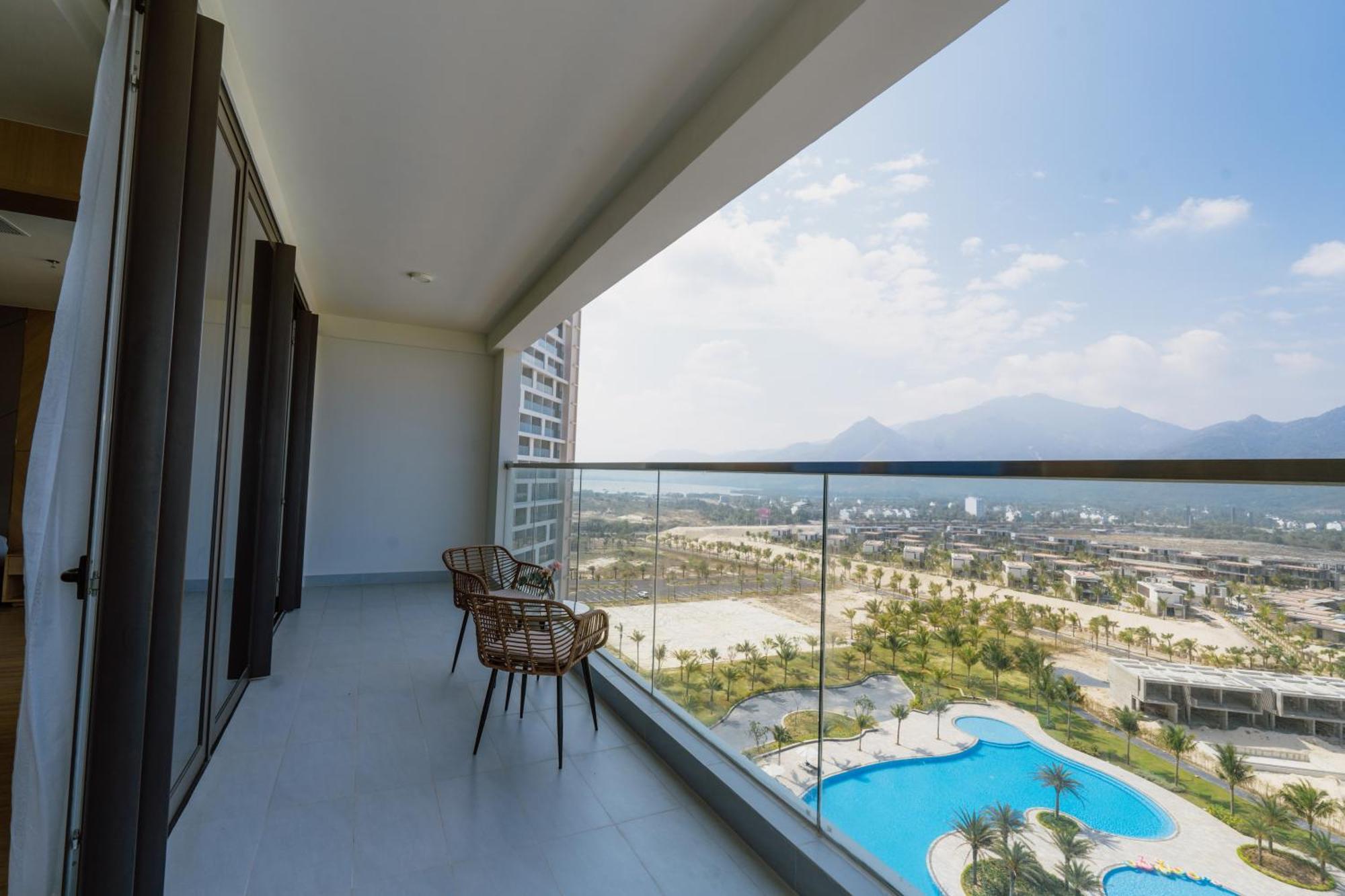 Aquamarine Beachfront Resort & Spa 깜라인 외부 사진