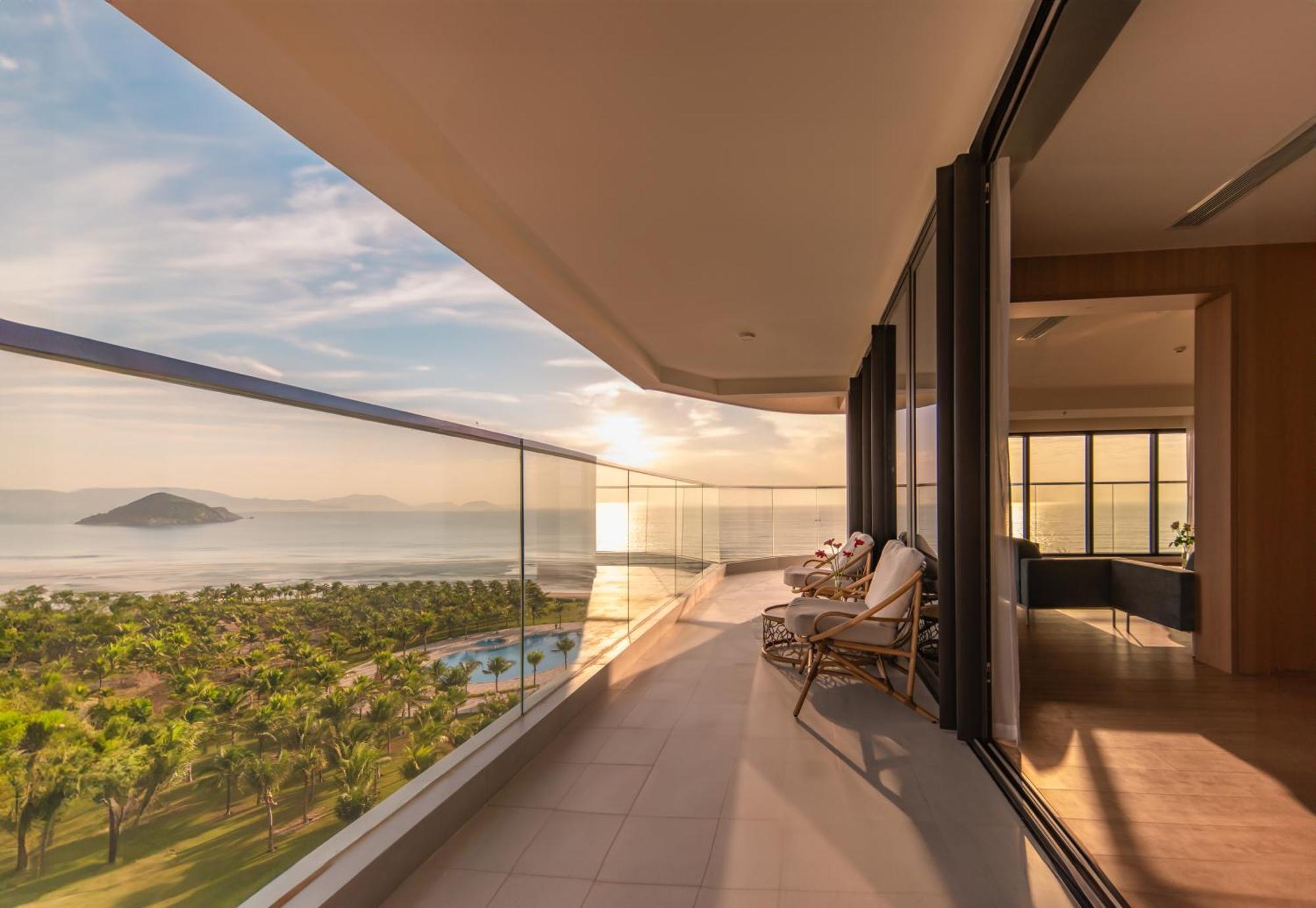 Aquamarine Beachfront Resort & Spa 깜라인 외부 사진