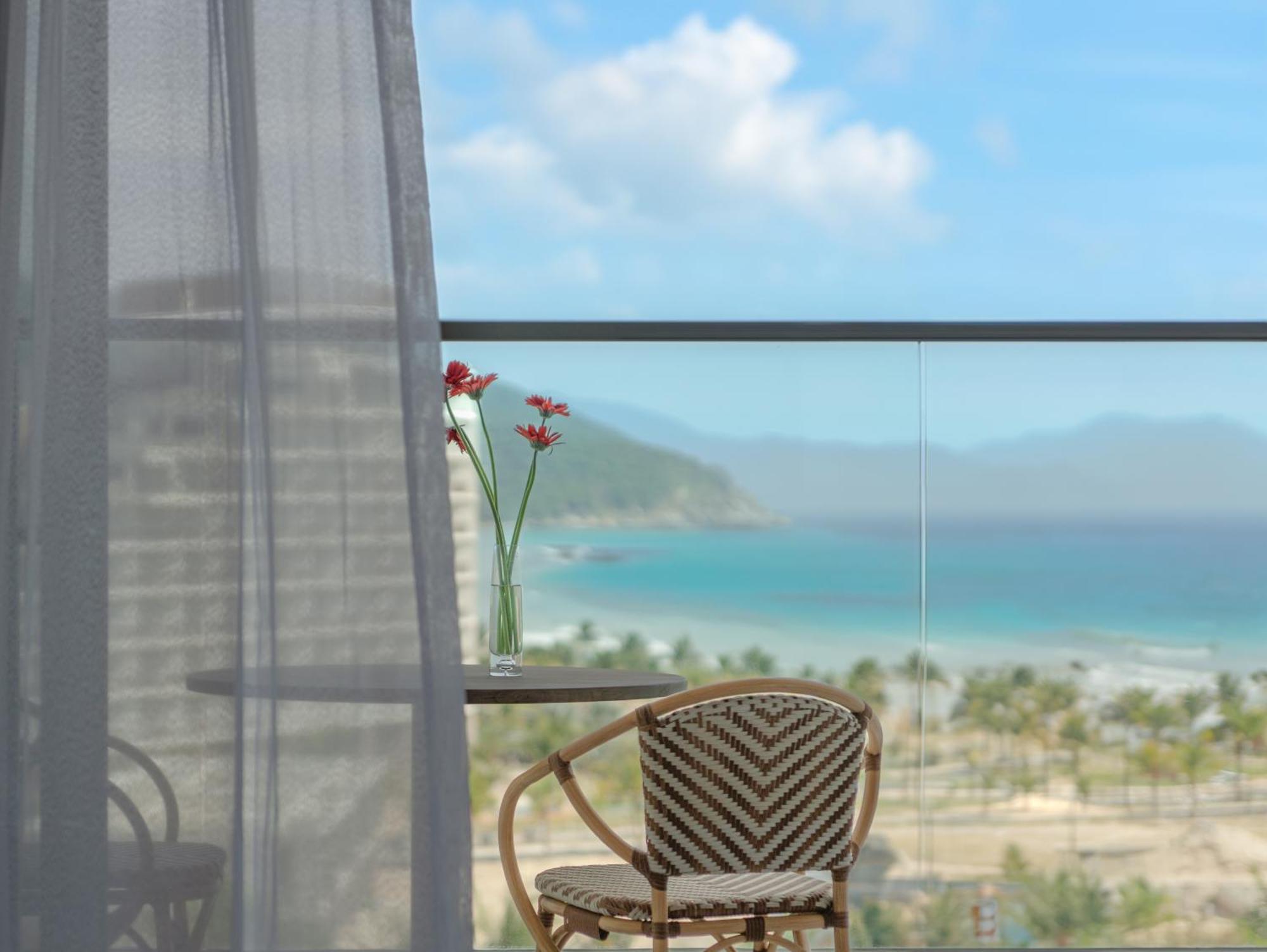 Aquamarine Beachfront Resort & Spa 깜라인 외부 사진