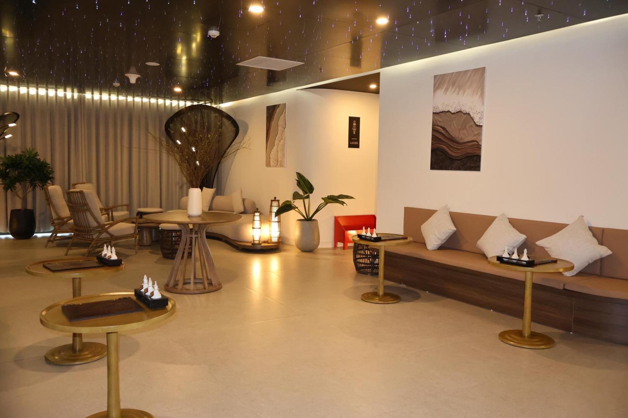 Aquamarine Beachfront Resort & Spa 깜라인 외부 사진